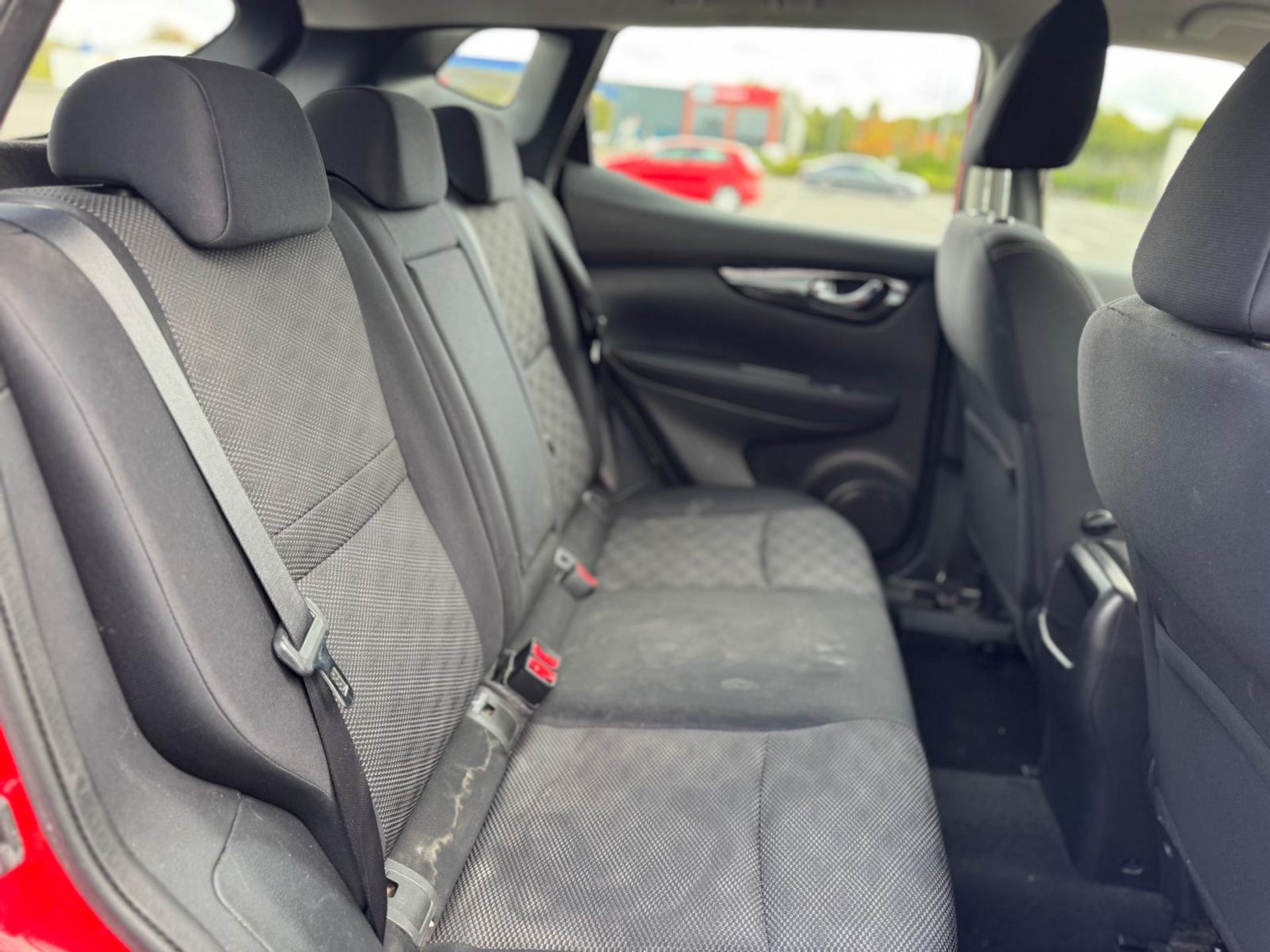 2015 NISSAN QASHQAI ACENTA DIG-T 1.2 PETROL SUV – MANUAL – RED>>--NO VAT ON HAMMER--<< - Image 10 of 14
