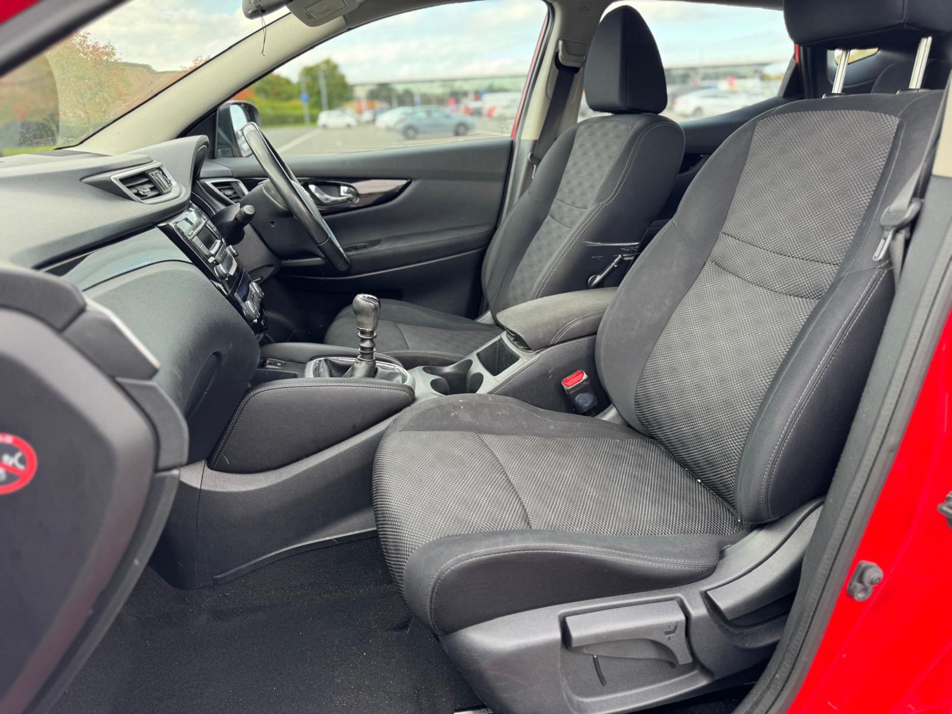 2015 NISSAN QASHQAI ACENTA DIG-T 1.2 PETROL SUV – MANUAL – RED>>--NO VAT ON HAMMER--<< - Image 13 of 14