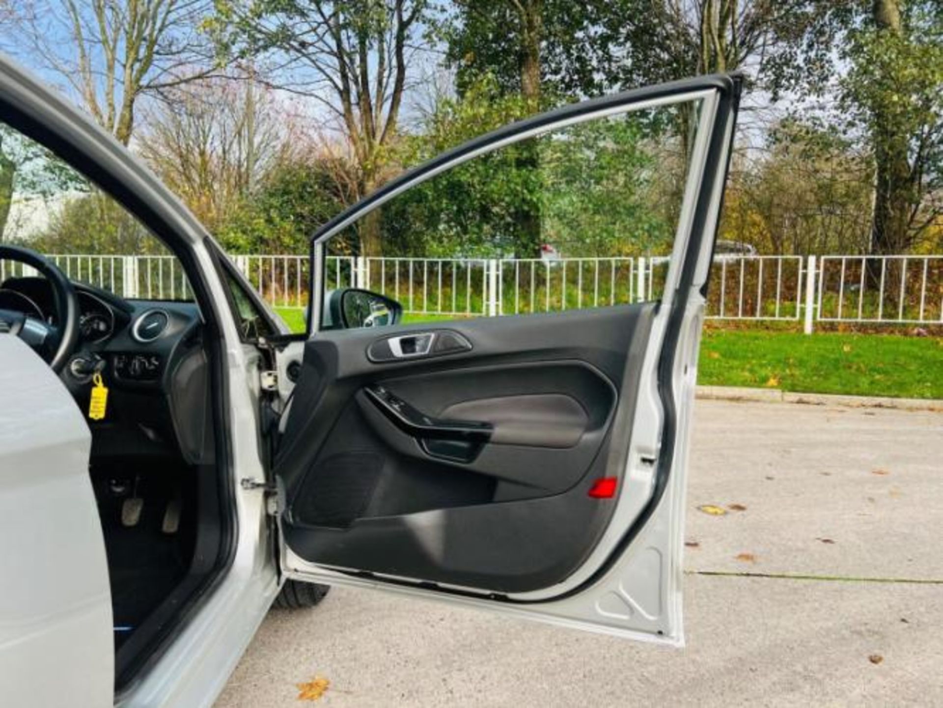 **(ONLY 62K MILEAGE)** FORD FIESTA 1.0T ECOBOOST ZETEC (S/S) 5DR>>--NO VAT ON HAMMER--<< - Image 15 of 35