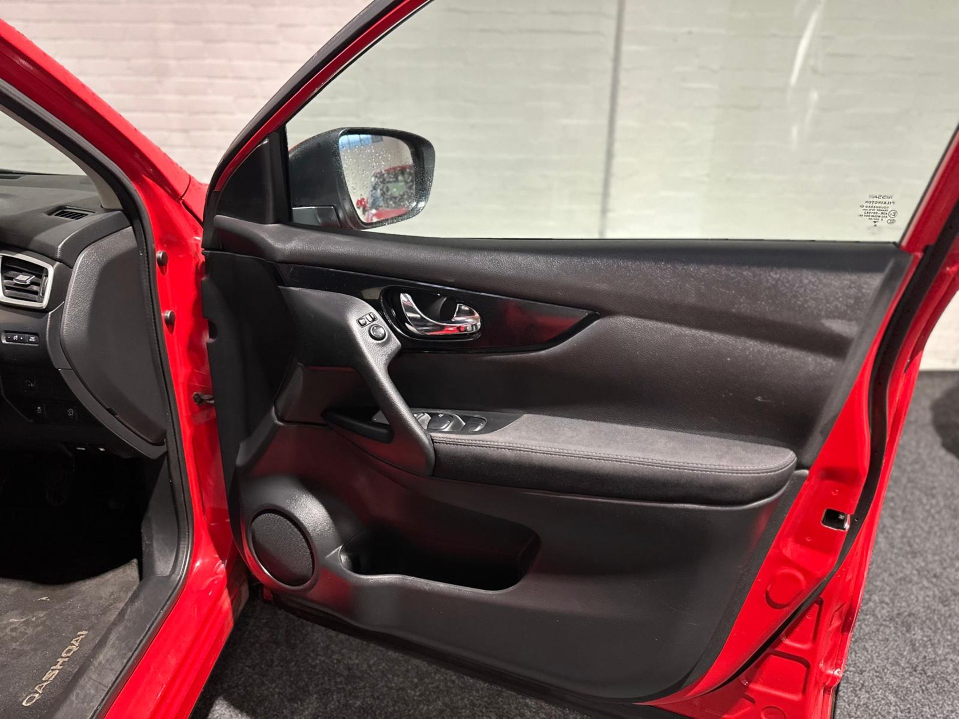 2015 NISSAN QASHQAI ACENTA DIG-T >>--NO VAT ON HAMMER--<< - Image 27 of 38