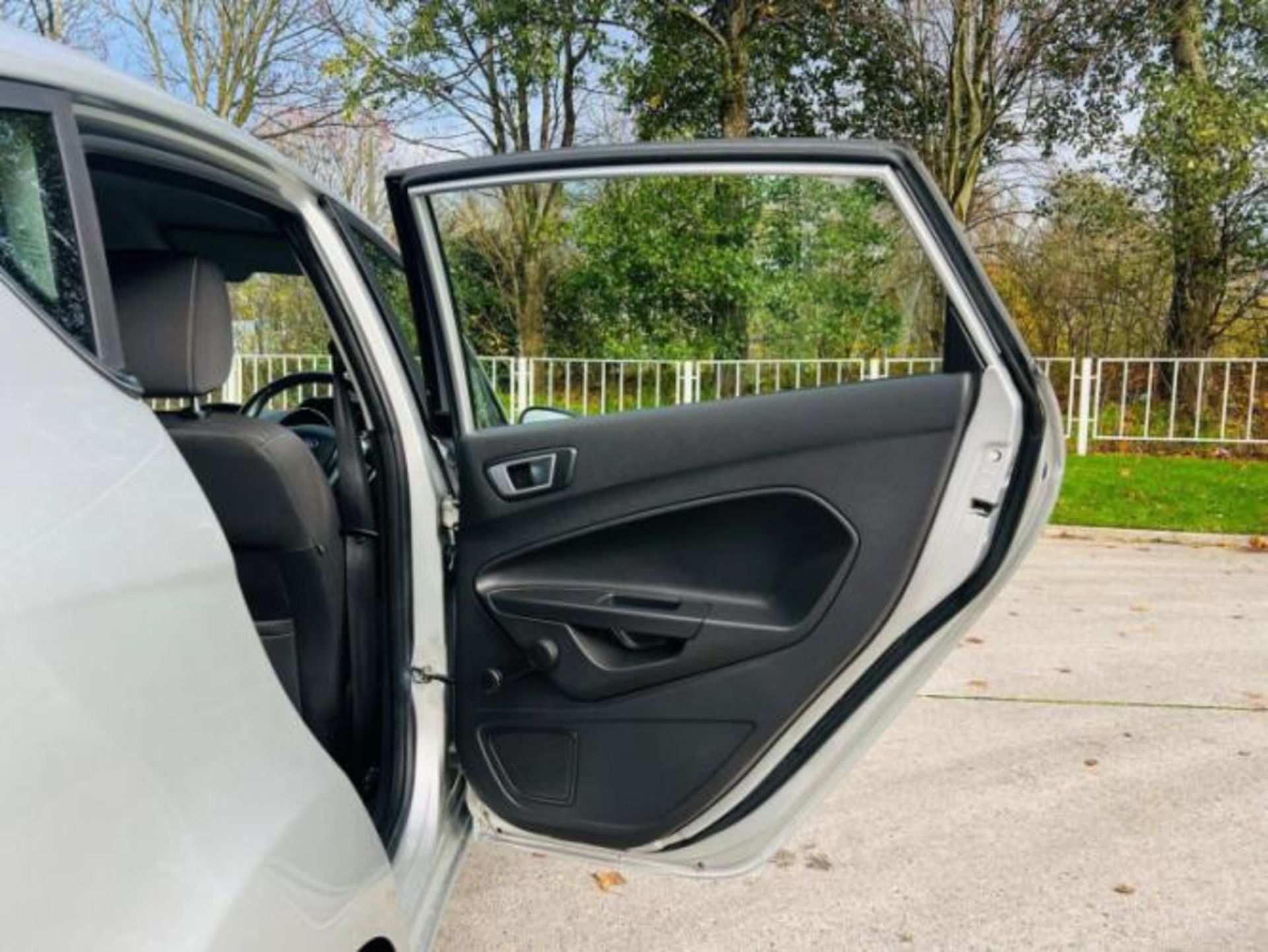 **(ONLY 62K MILEAGE)** FORD FIESTA 1.0T ECOBOOST ZETEC (S/S) 5DR>>--NO VAT ON HAMMER--<< - Image 26 of 35