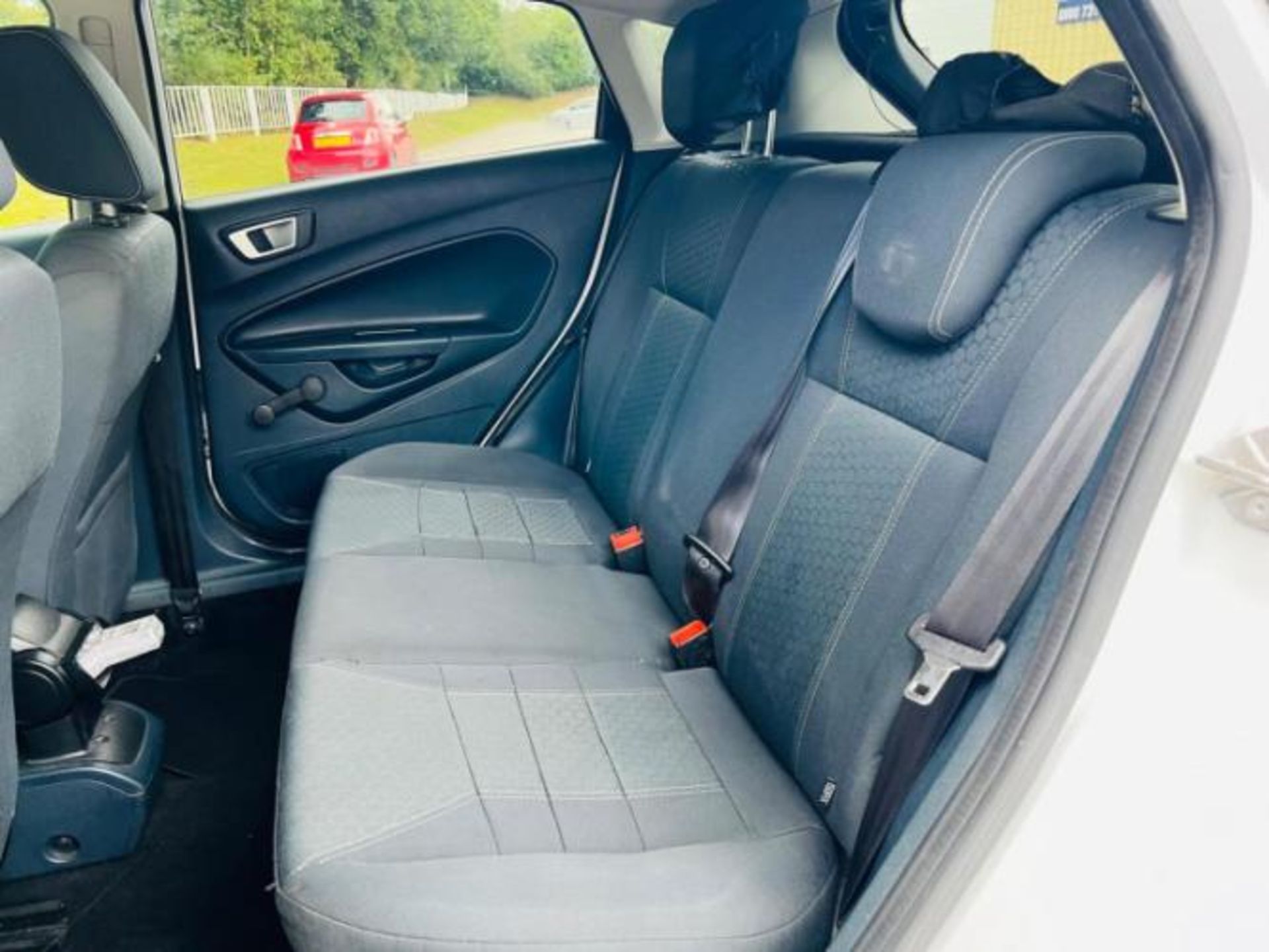 **(ONLY 105K MILEAGE)** 2012 FORD FIESTA 1.25 ZETEC 5DR >>--NO VAT ON HAMMER--<< - Image 23 of 35