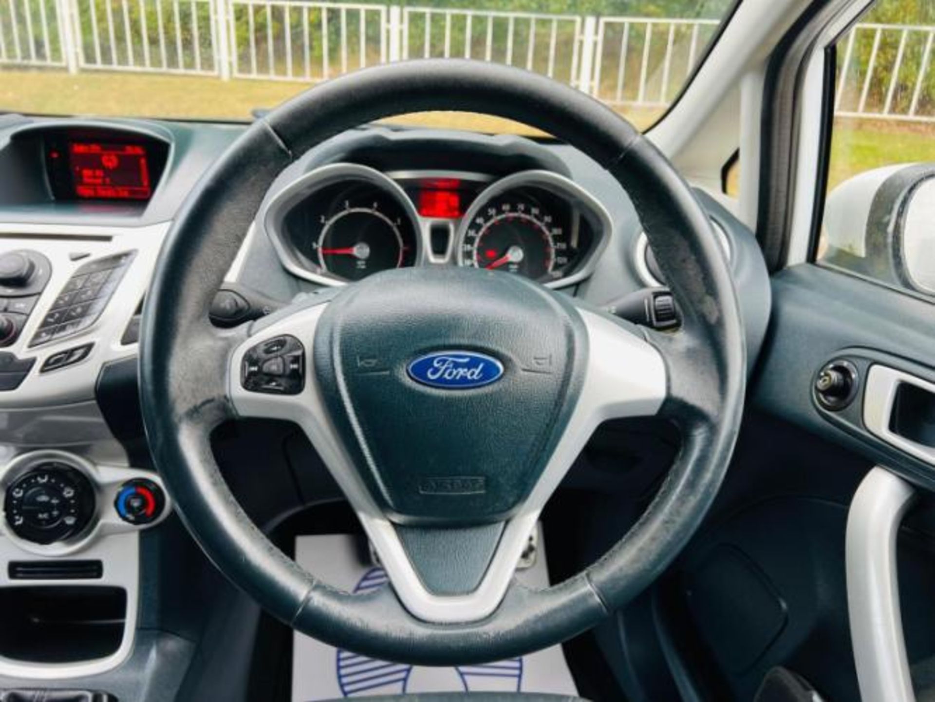 **(ONLY 105K MILEAGE)** 2012 FORD FIESTA 1.25 ZETEC 5DR >>--NO VAT ON HAMMER--<< - Image 34 of 35