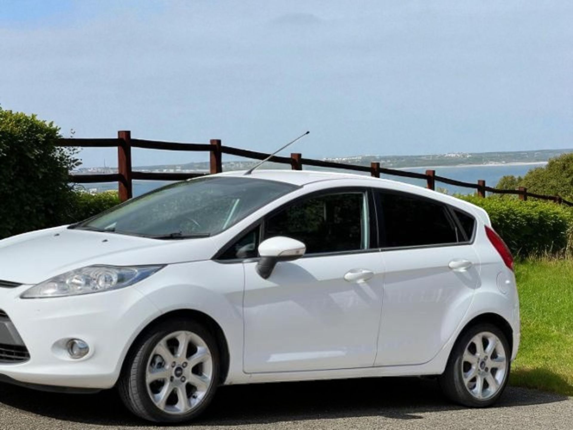 **(ONLY 105K MILEAGE)** 2012 FORD FIESTA 1.25 ZETEC 5DR >>--NO VAT ON HAMMER--<< - Image 12 of 35