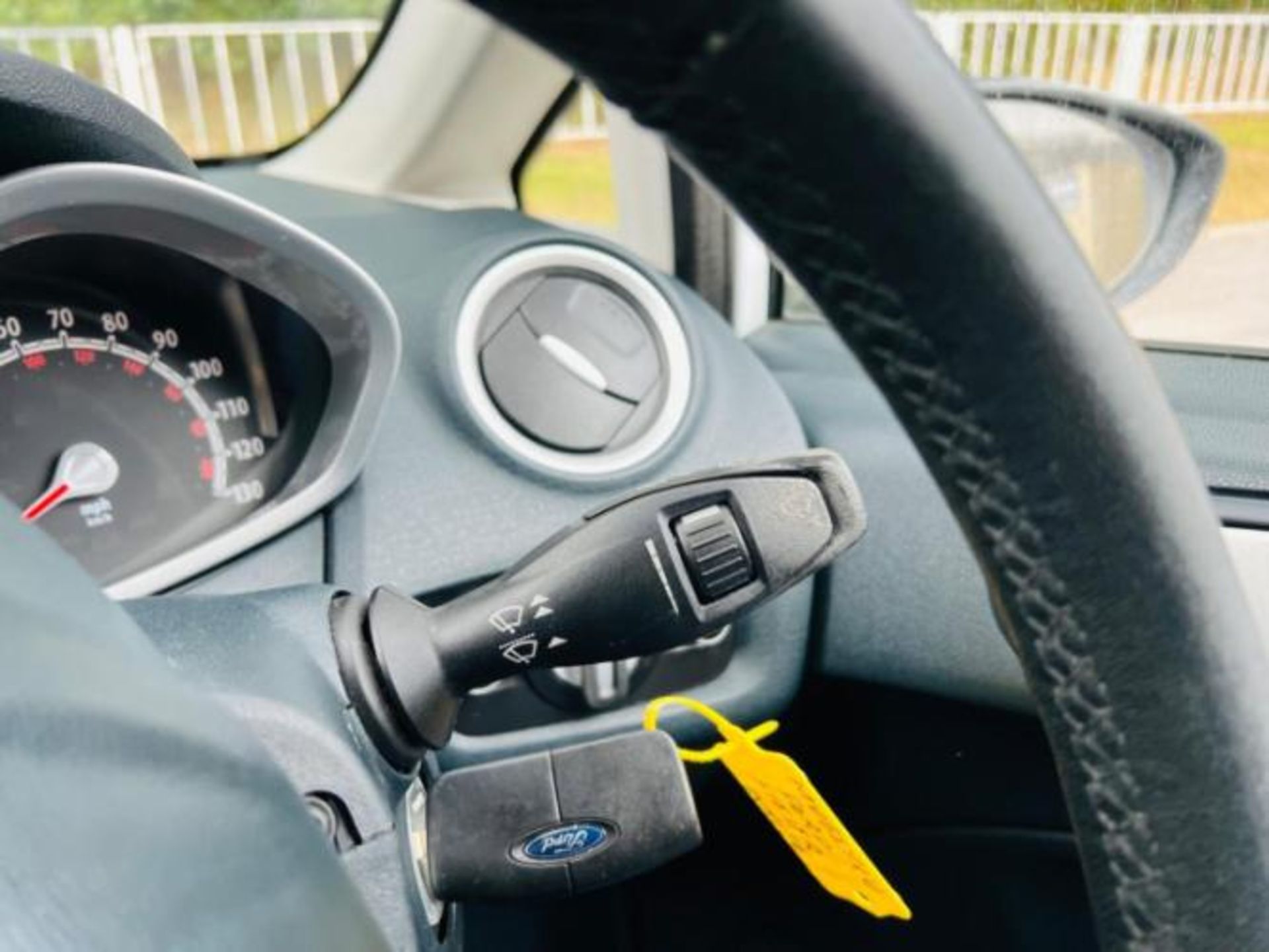 **(ONLY 105K MILEAGE)** 2012 FORD FIESTA 1.25 ZETEC 5DR >>--NO VAT ON HAMMER--<< - Image 32 of 35