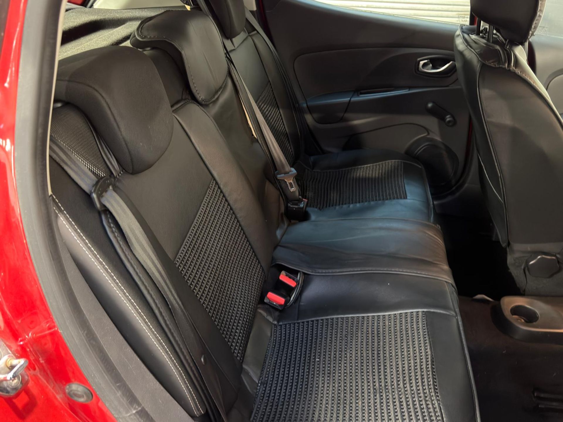 2015 RENAULT CLIO 0.9 TCE DYNAMIQUE MEDIANAV – £20 TAX – 71K MILES >>--NO VAT ON HAMMER--<< - Image 20 of 41