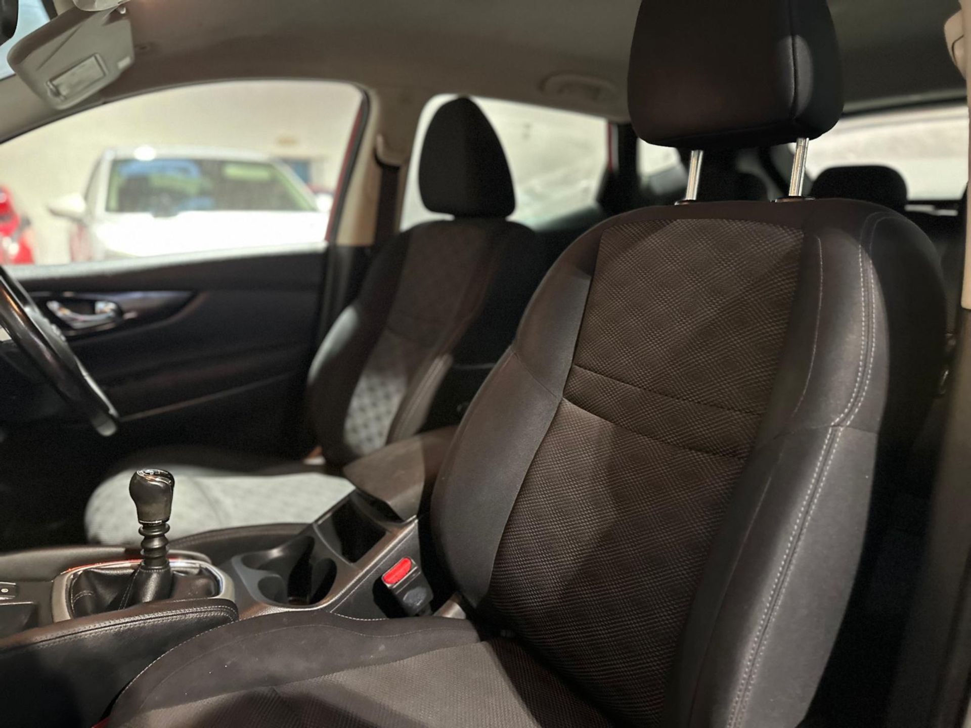 2015 NISSAN QASHQAI ACENTA DIG-T >>--NO VAT ON HAMMER--<< - Image 33 of 38