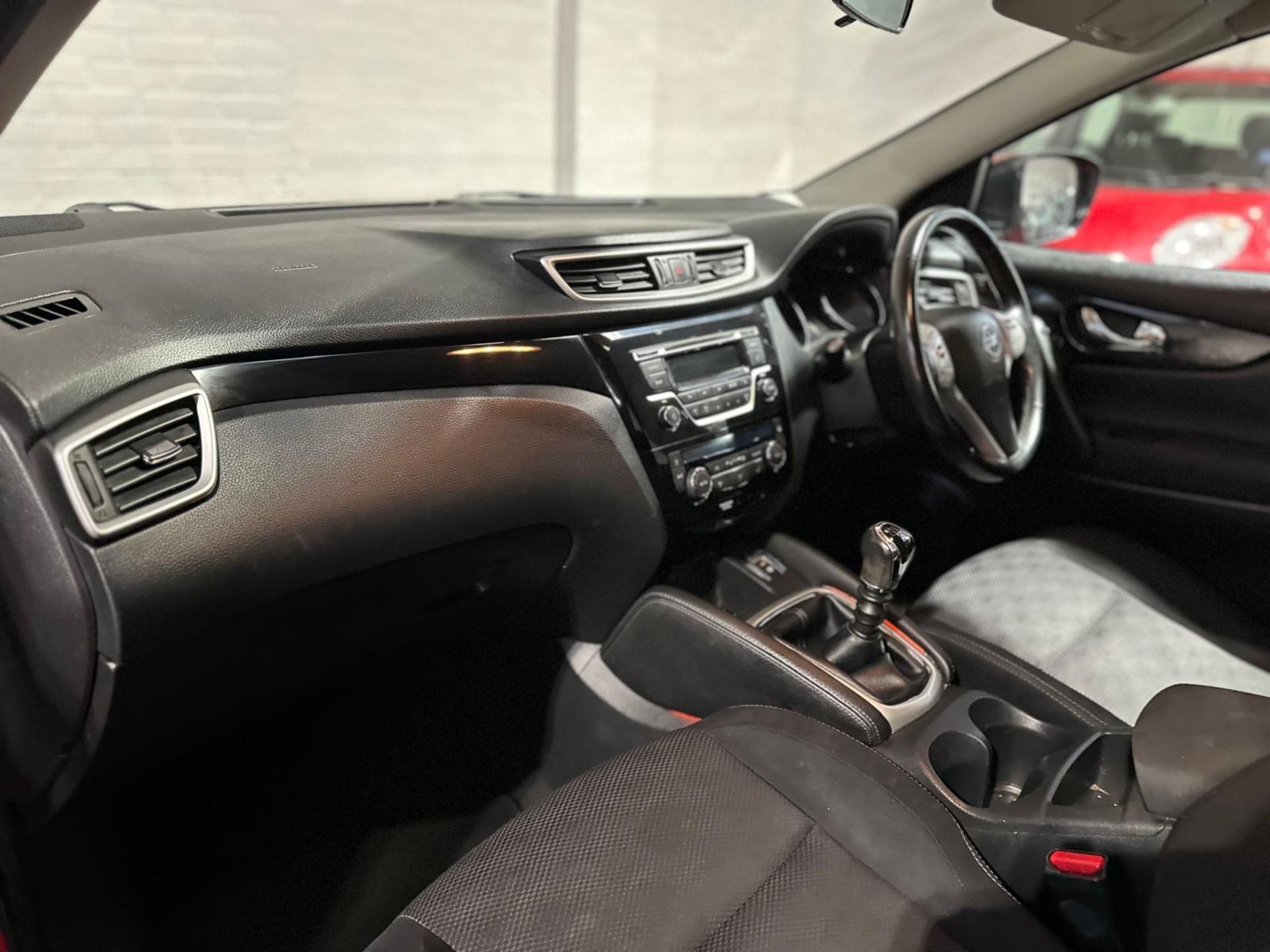 2015 NISSAN QASHQAI ACENTA DIG-T >>--NO VAT ON HAMMER--<< - Image 15 of 38