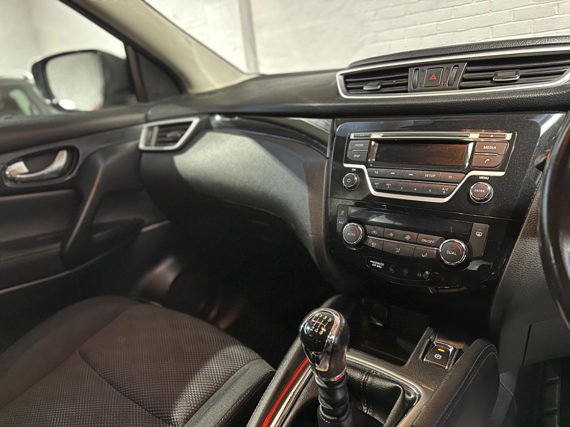 2015 NISSAN QASHQAI ACENTA DIG-T >>--NO VAT ON HAMMER--<< - Image 22 of 38