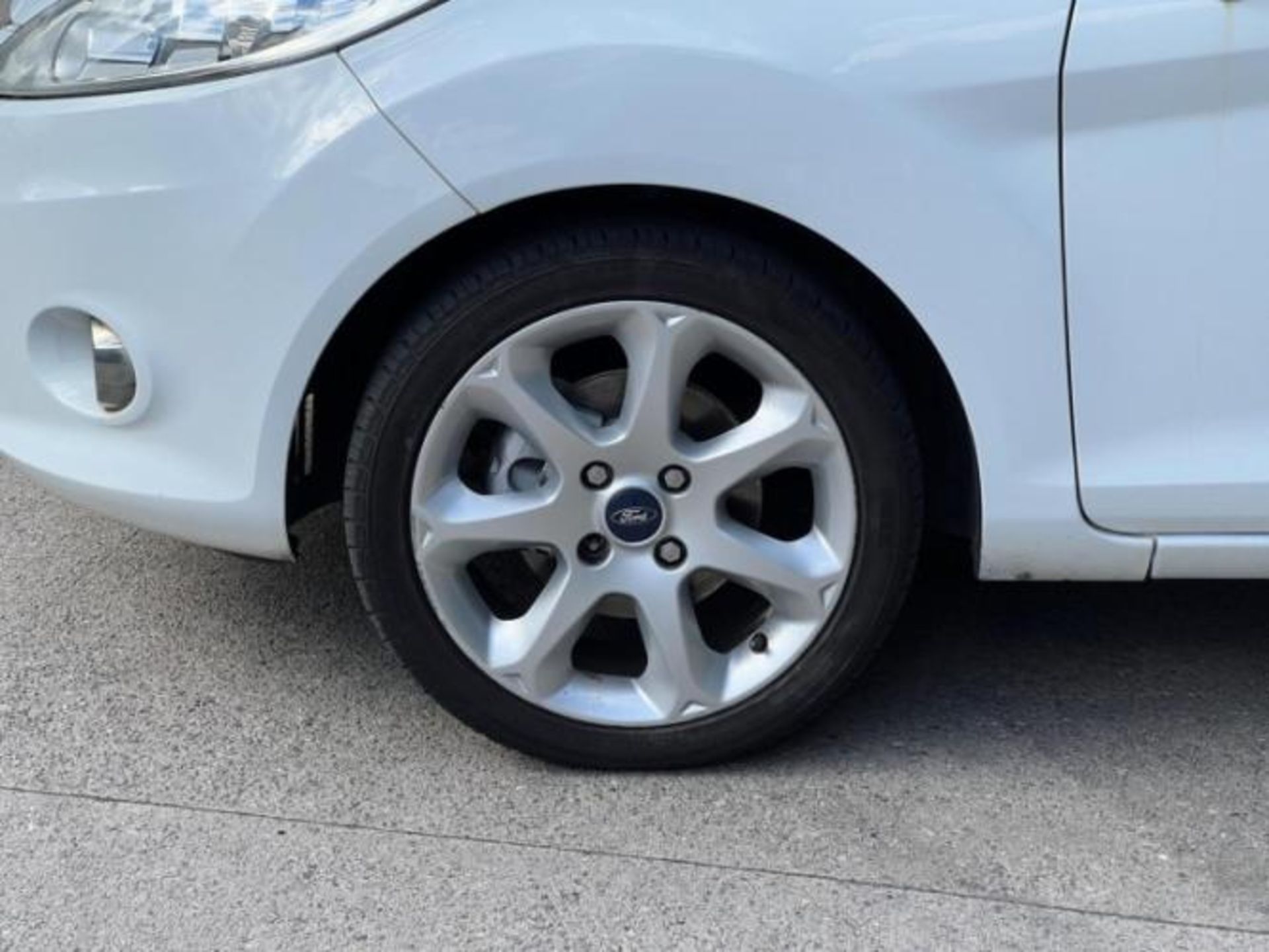 **(ONLY 105K MILEAGE)** 2012 FORD FIESTA 1.25 ZETEC 5DR >>--NO VAT ON HAMMER--<< - Image 26 of 35