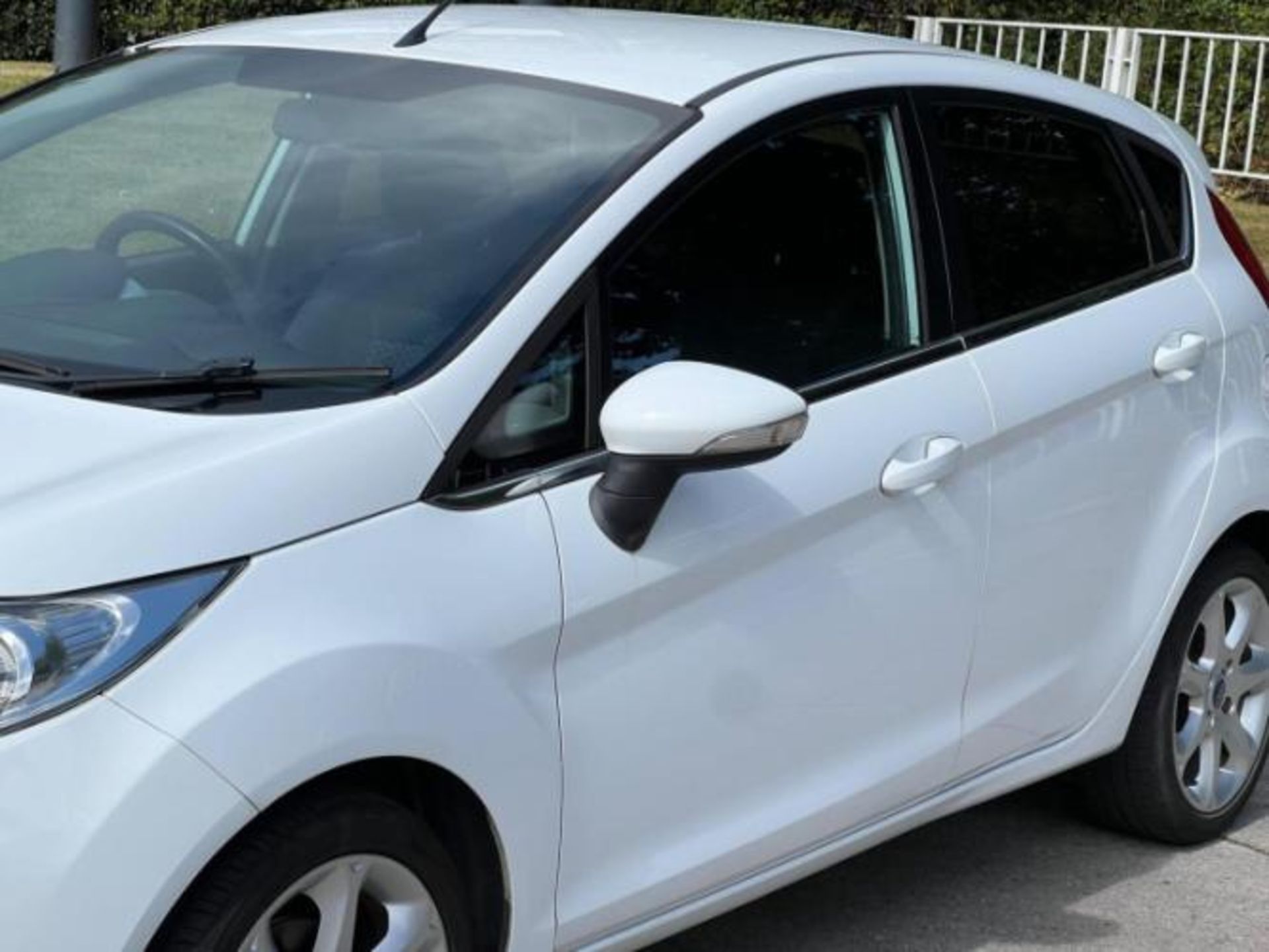 **(ONLY 105K MILEAGE)** 2012 FORD FIESTA 1.25 ZETEC 5DR >>--NO VAT ON HAMMER--<< - Image 29 of 35