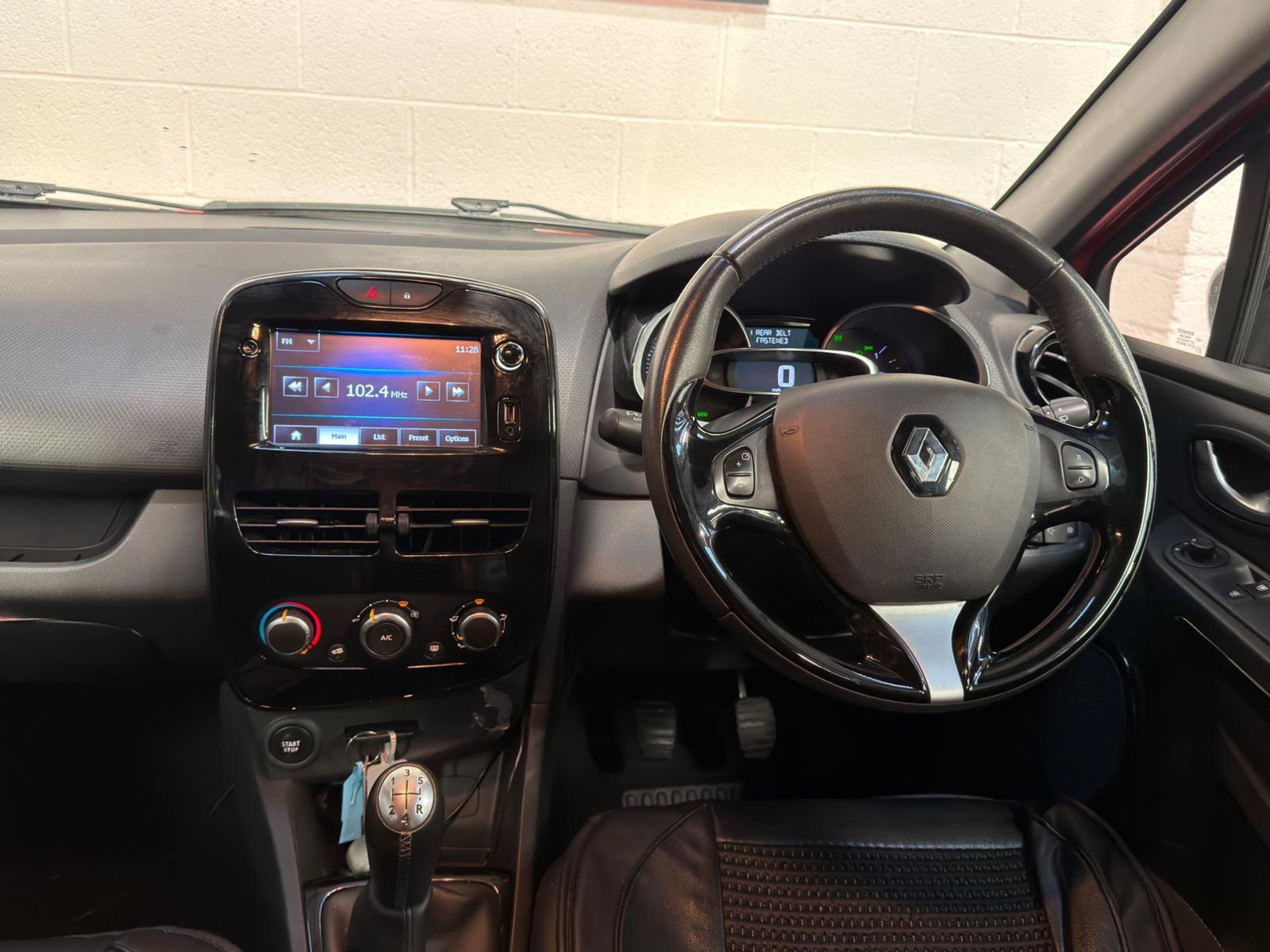 2015 RENAULT CLIO 0.9 TCE DYNAMIQUE MEDIANAV – £20 TAX – 71K MILES >>--NO VAT ON HAMMER--<< - Image 18 of 41