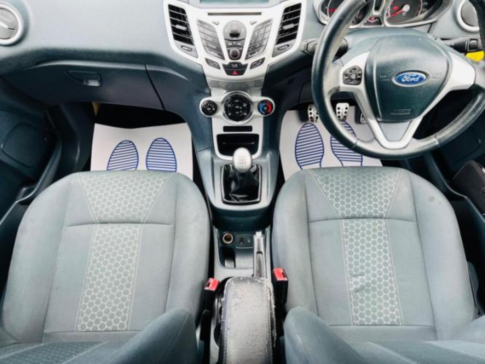 **(ONLY 105K MILEAGE)** 2012 FORD FIESTA 1.25 ZETEC 5DR >>--NO VAT ON HAMMER--<< - Image 27 of 35