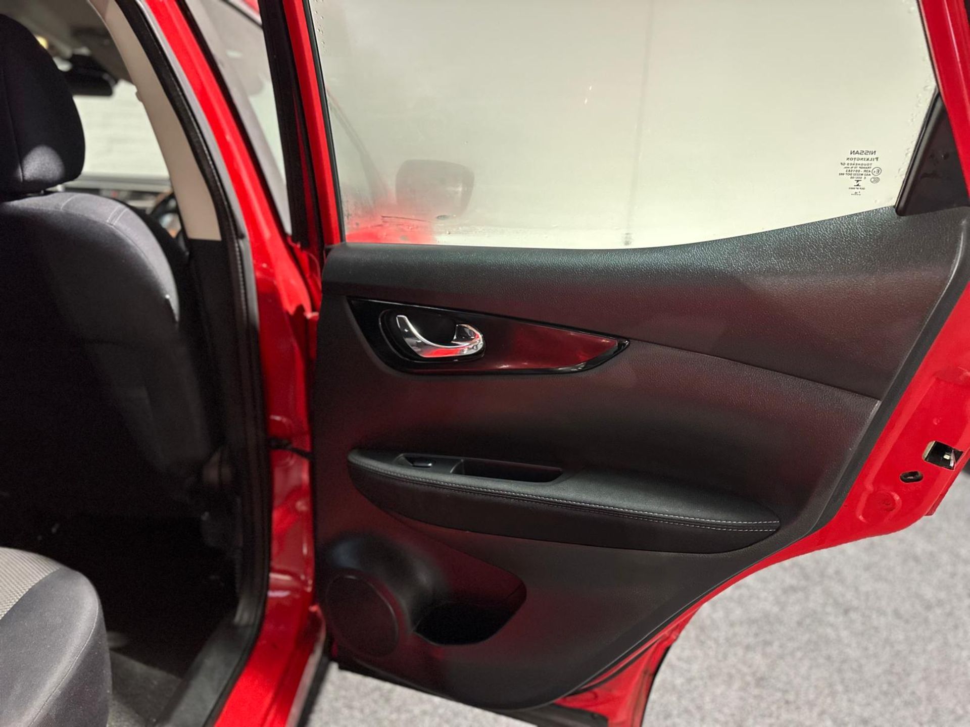 2015 NISSAN QASHQAI ACENTA DIG-T >>--NO VAT ON HAMMER--<< - Image 14 of 38