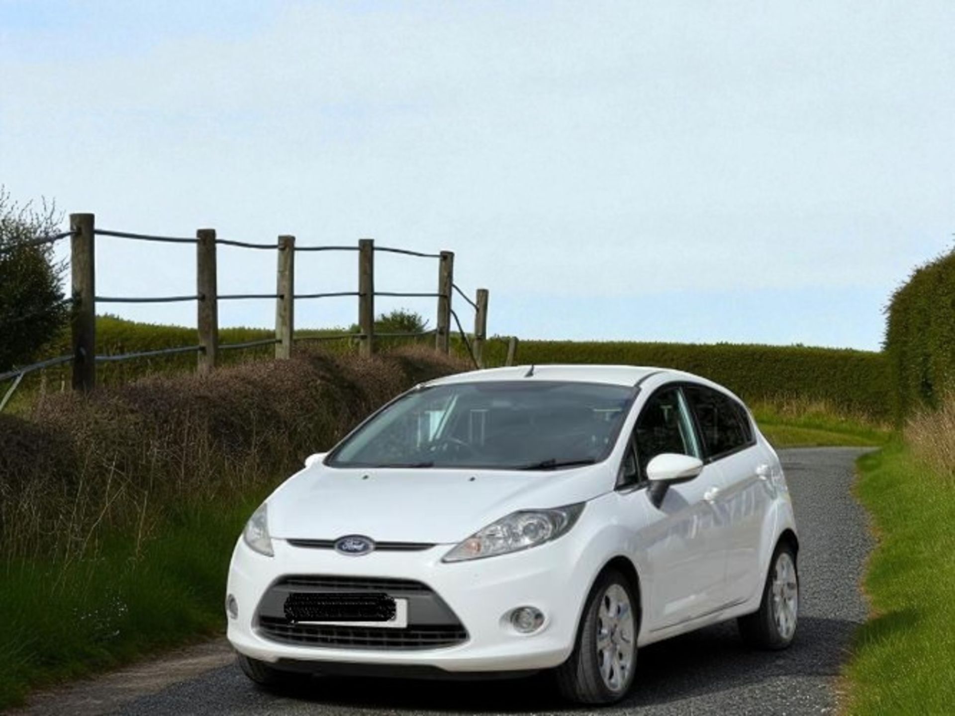 **(ONLY 105K MILEAGE)** 2012 FORD FIESTA 1.25 ZETEC 5DR >>--NO VAT ON HAMMER--<< - Image 2 of 35