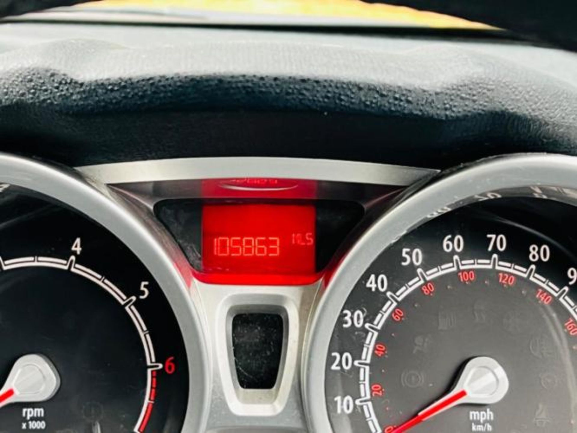 **(ONLY 105K MILEAGE)** 2012 FORD FIESTA 1.25 ZETEC 5DR >>--NO VAT ON HAMMER--<< - Image 15 of 35