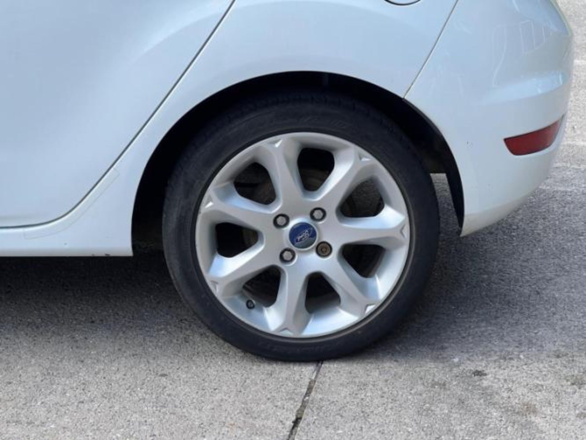 **(ONLY 105K MILEAGE)** 2012 FORD FIESTA 1.25 ZETEC 5DR >>--NO VAT ON HAMMER--<< - Image 18 of 35