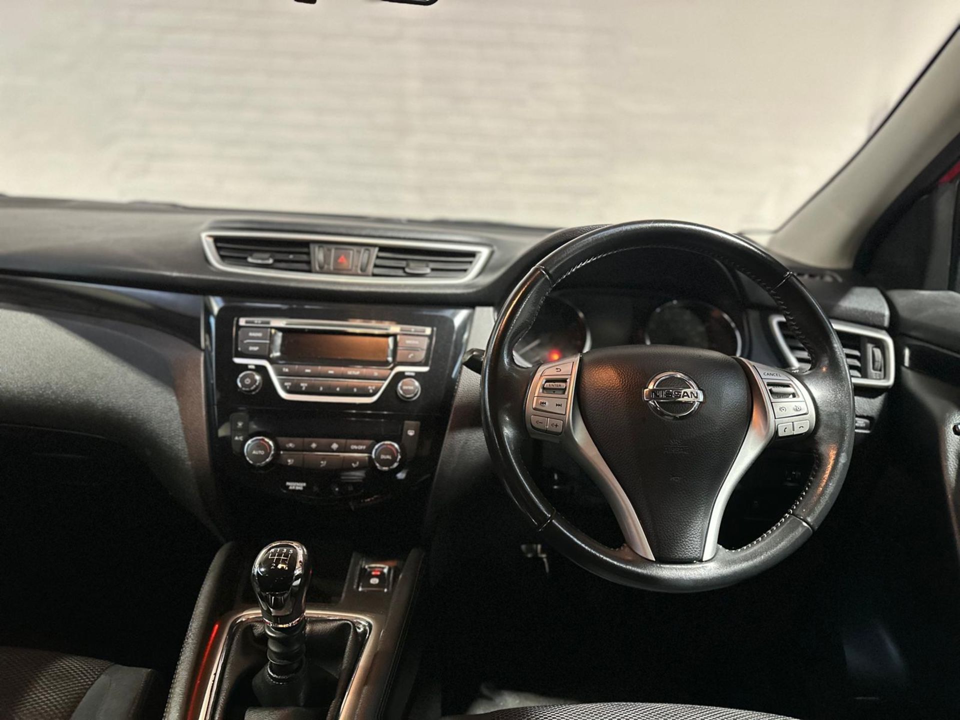 2015 NISSAN QASHQAI ACENTA DIG-T >>--NO VAT ON HAMMER--<< - Image 28 of 38