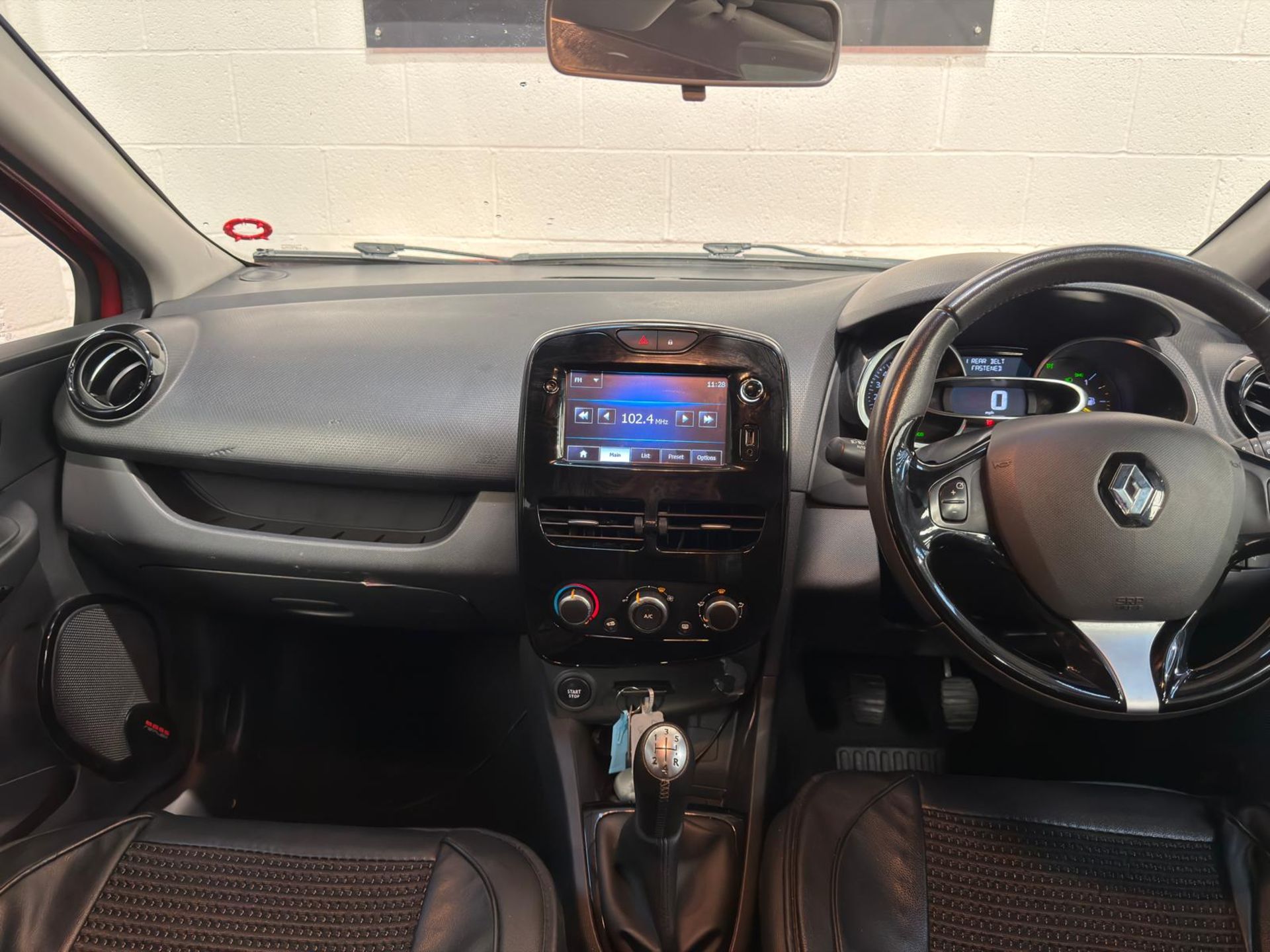 2015 RENAULT CLIO 0.9 TCE DYNAMIQUE MEDIANAV – £20 TAX – 71K MILES >>--NO VAT ON HAMMER--<< - Image 32 of 41