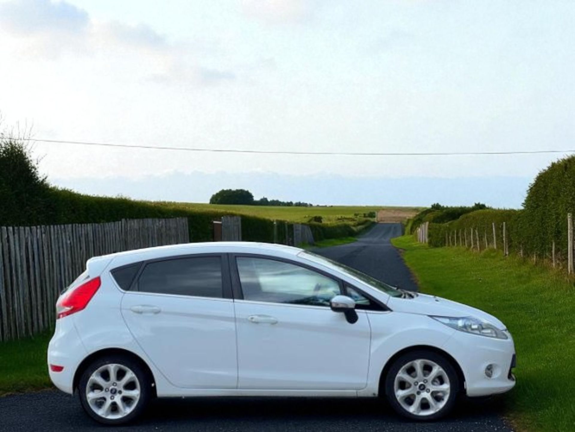 **(ONLY 105K MILEAGE)** 2012 FORD FIESTA 1.25 ZETEC 5DR >>--NO VAT ON HAMMER--<< - Image 6 of 35