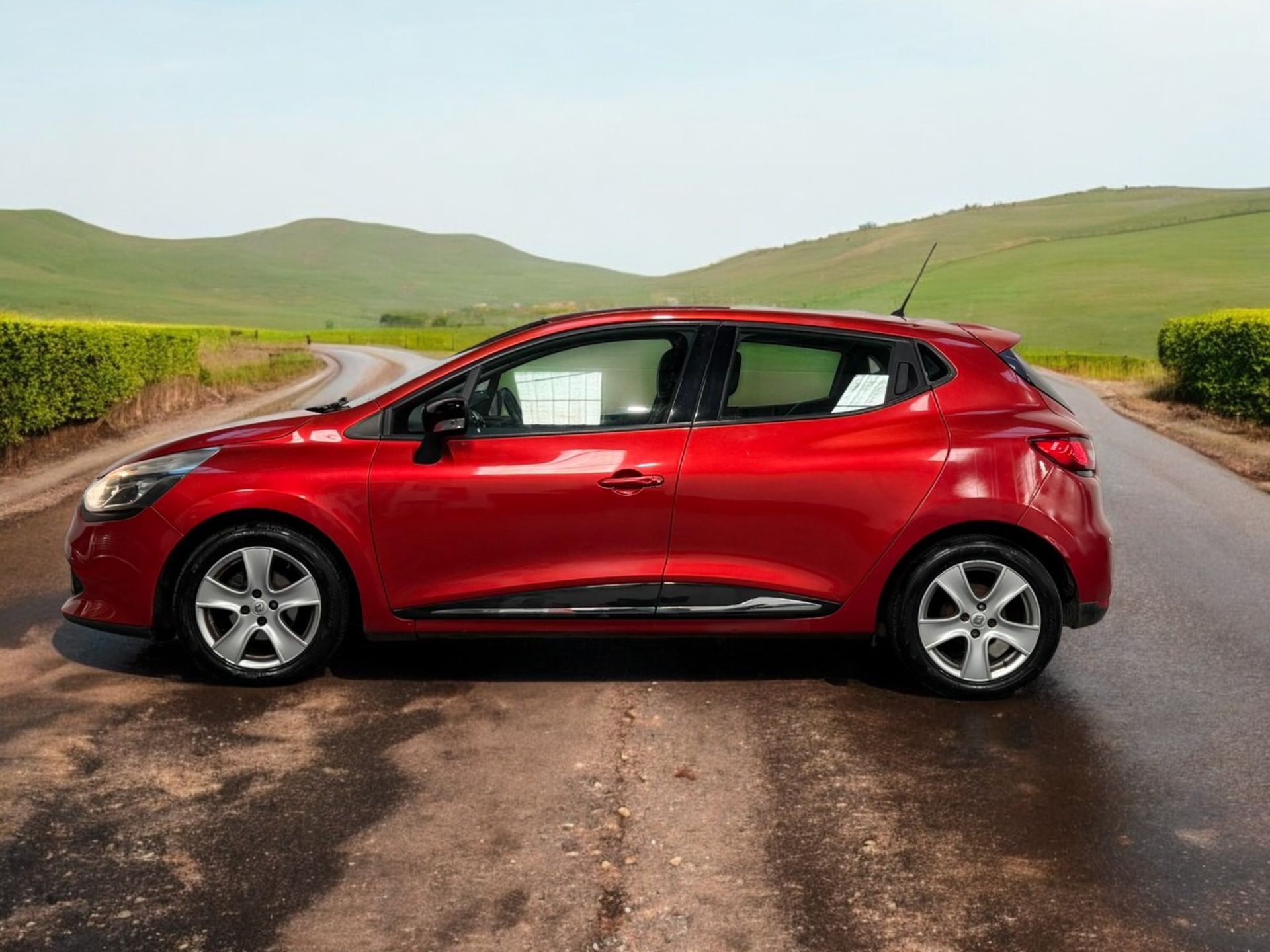 2015 RENAULT CLIO 0.9 TCE DYNAMIQUE MEDIANAV – £20 TAX – 71K MILES >>--NO VAT ON HAMMER--<< - Image 6 of 41