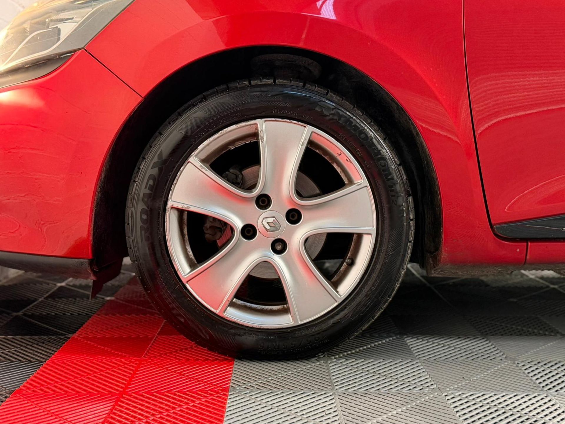 2015 RENAULT CLIO 0.9 TCE DYNAMIQUE MEDIANAV – £20 TAX – 71K MILES >>--NO VAT ON HAMMER--<< - Image 17 of 41