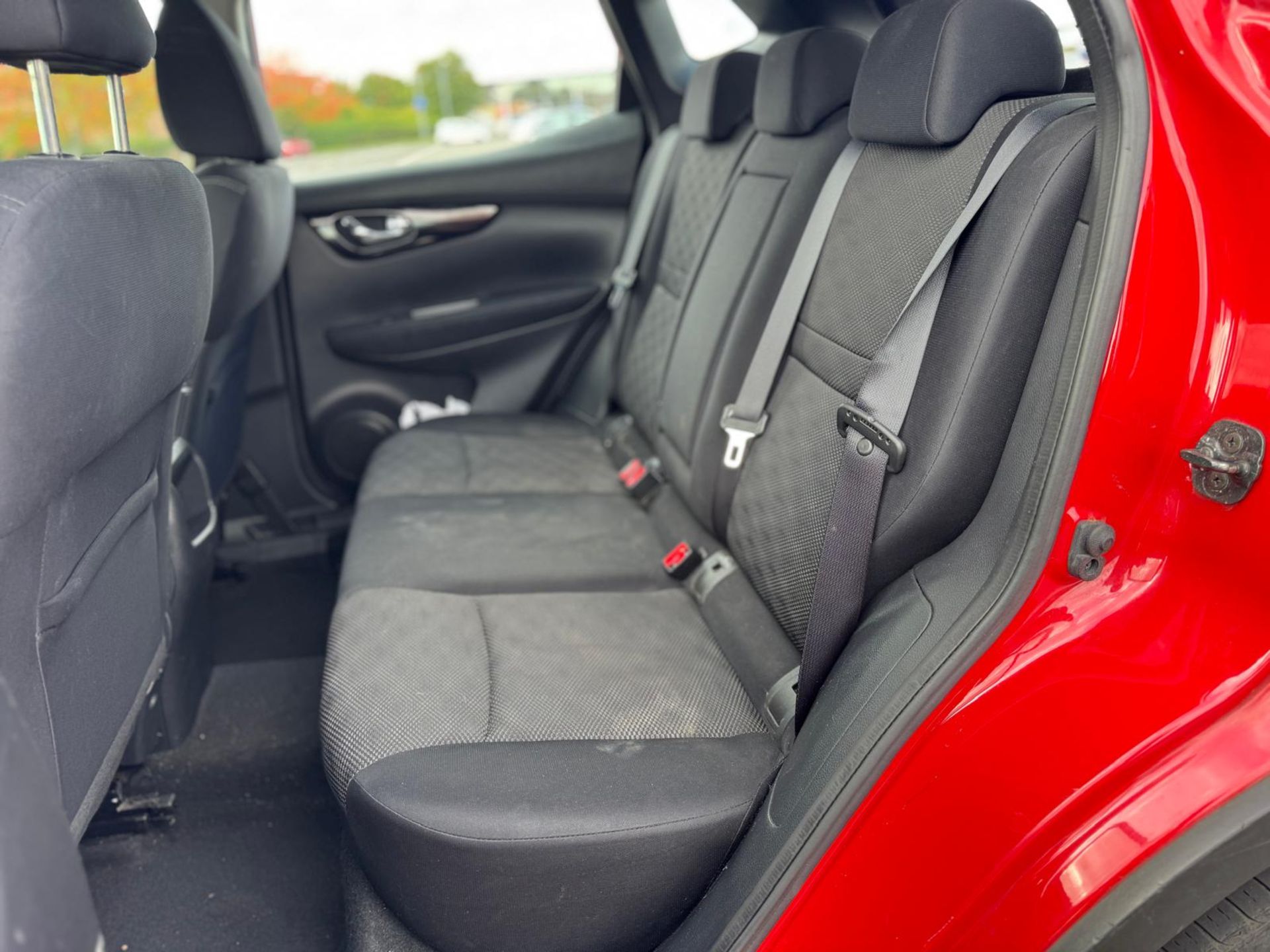 2015 NISSAN QASHQAI ACENTA DIG-T 1.2 PETROL SUV – MANUAL – RED>>--NO VAT ON HAMMER--<< - Image 9 of 14