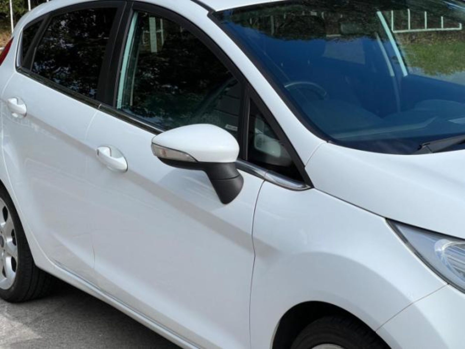 **(ONLY 105K MILEAGE)** 2012 FORD FIESTA 1.25 ZETEC 5DR >>--NO VAT ON HAMMER--<< - Image 31 of 35