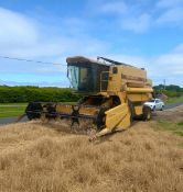 NEW HOLLAND TX32 COMBINE
