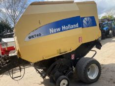 NEW HOLLAND BR740A ROUND BALER