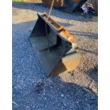 BUCKET WITH CHILTON BRACKETS