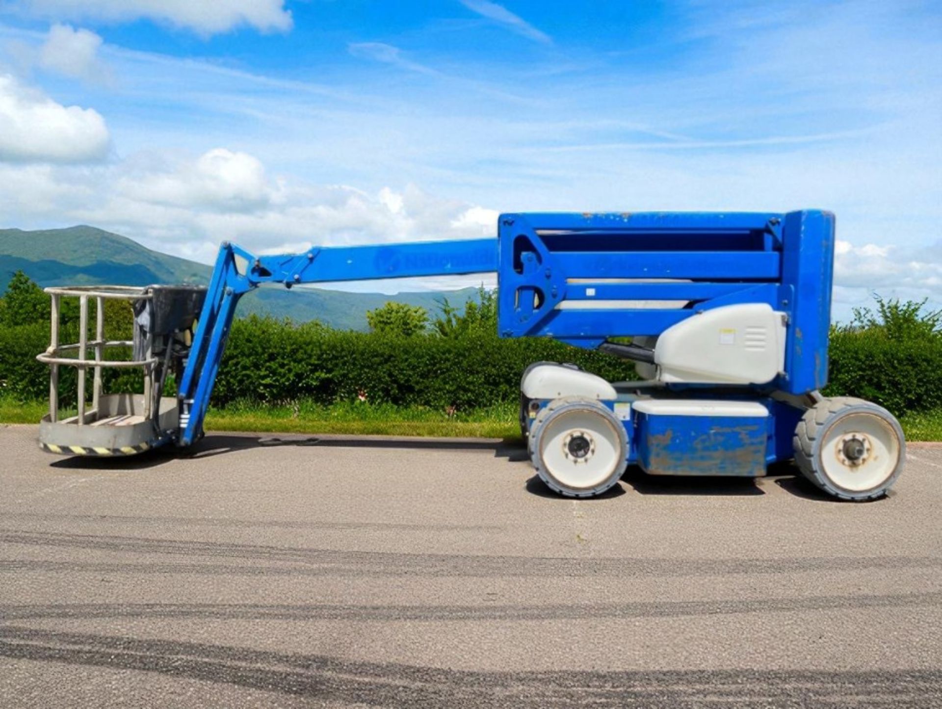 2011 NIFTYLIFT HR15 CHERRY PICKER ACCESS PLATFORM