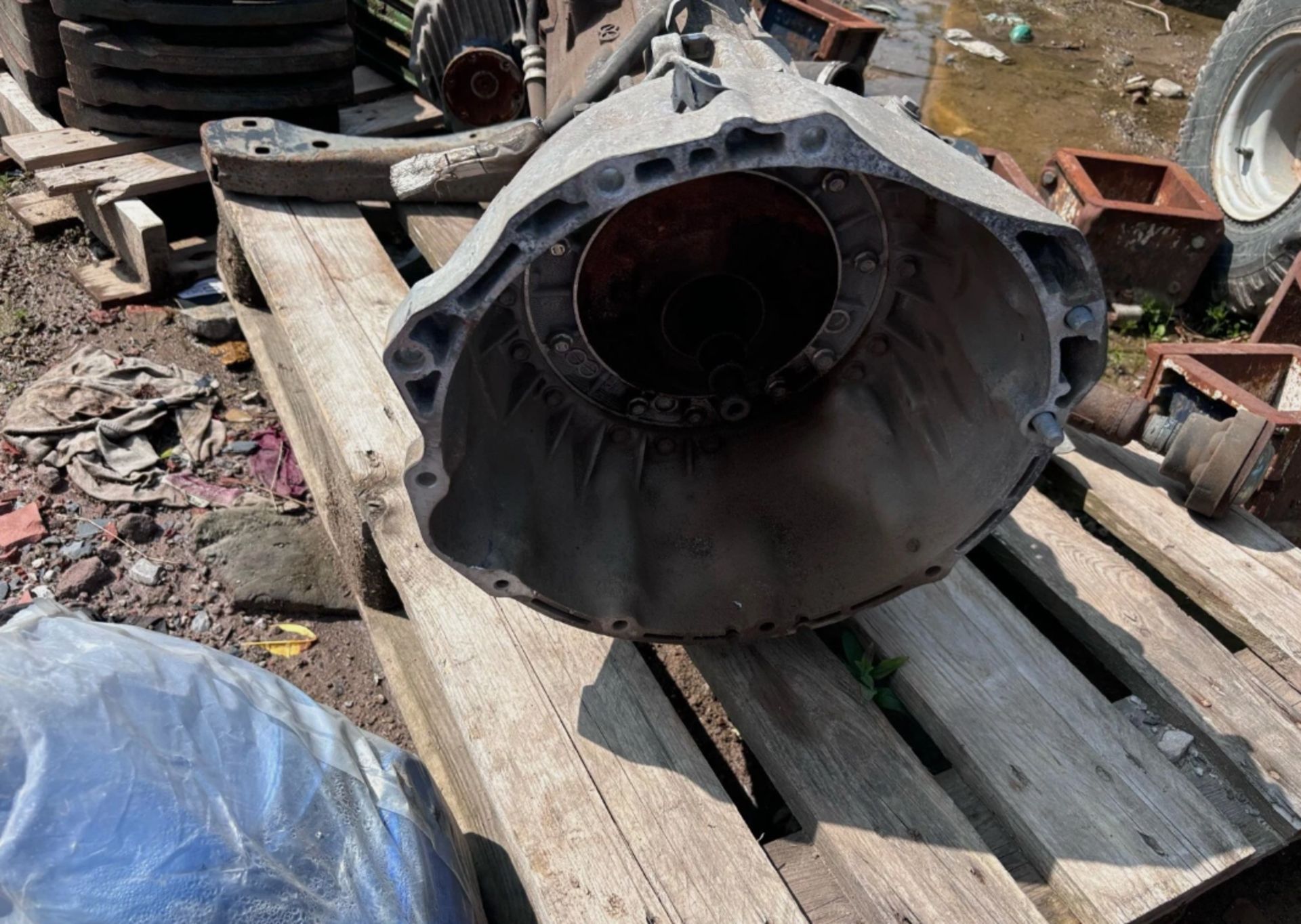 2013 AUDI Q7 – 6-SPEED AUTOMATIC GEARBOX & EGR VALVE - Image 2 of 5