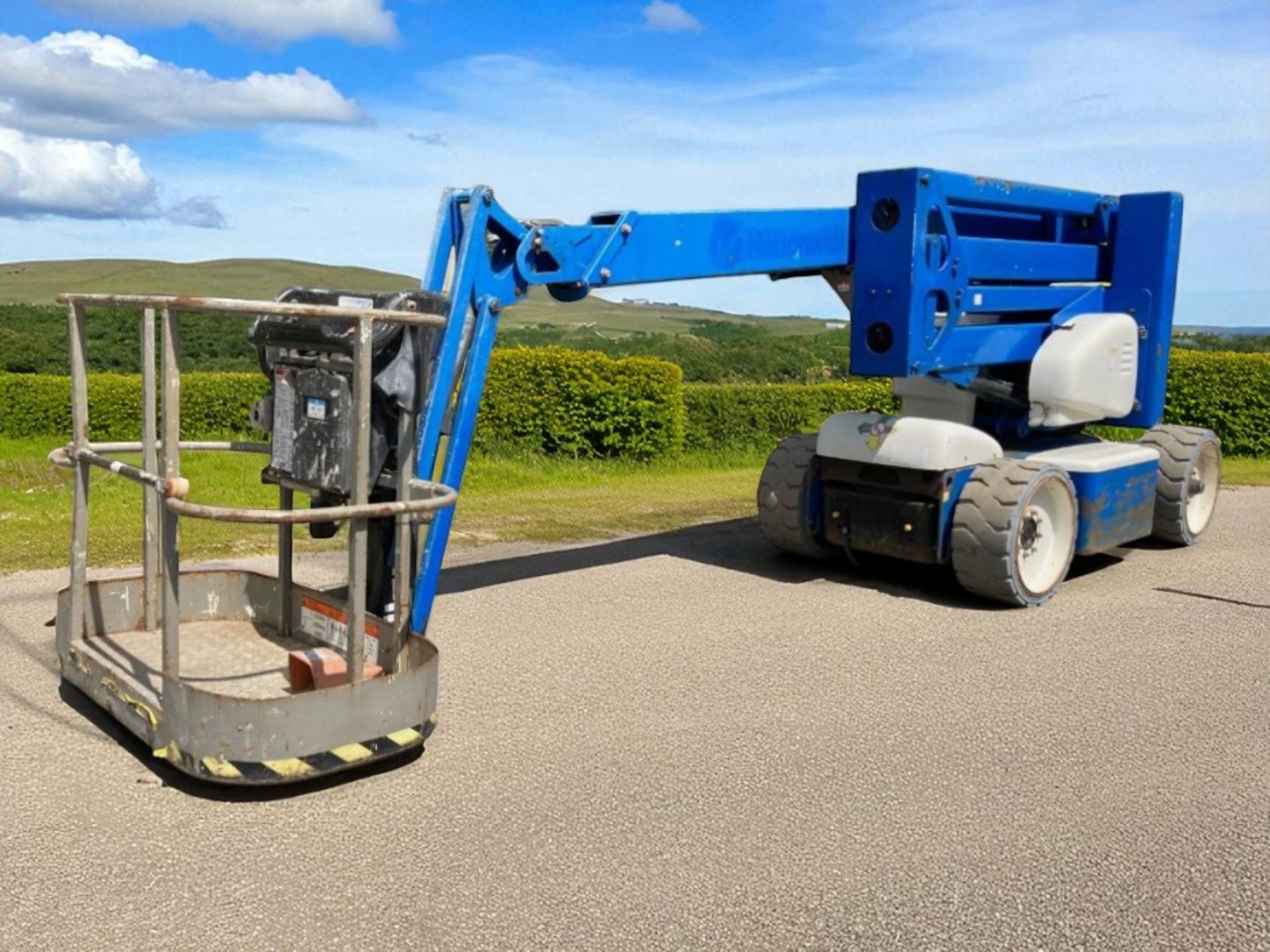 2011 NIFTYLIFT HR15 CHERRY PICKER ACCESS PLATFORM - Image 2 of 8