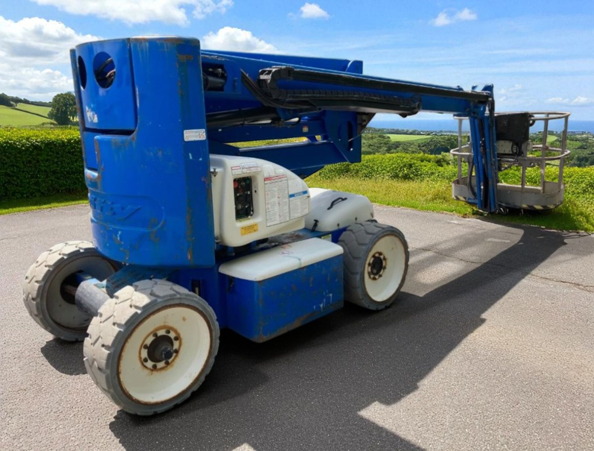 2011 NIFTYLIFT HR15 CHERRY PICKER ACCESS PLATFORM - Image 7 of 8