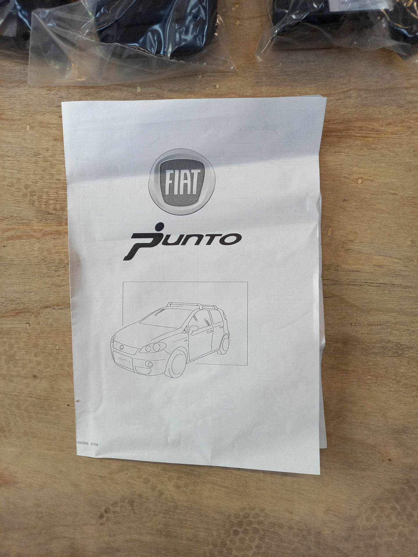 44 X NEW GENUINE OE HYUNDAI + VAUXHALL ROOF BAR KITS STARTING PRICE IS THE RESERVE PRICE - Image 6 of 13