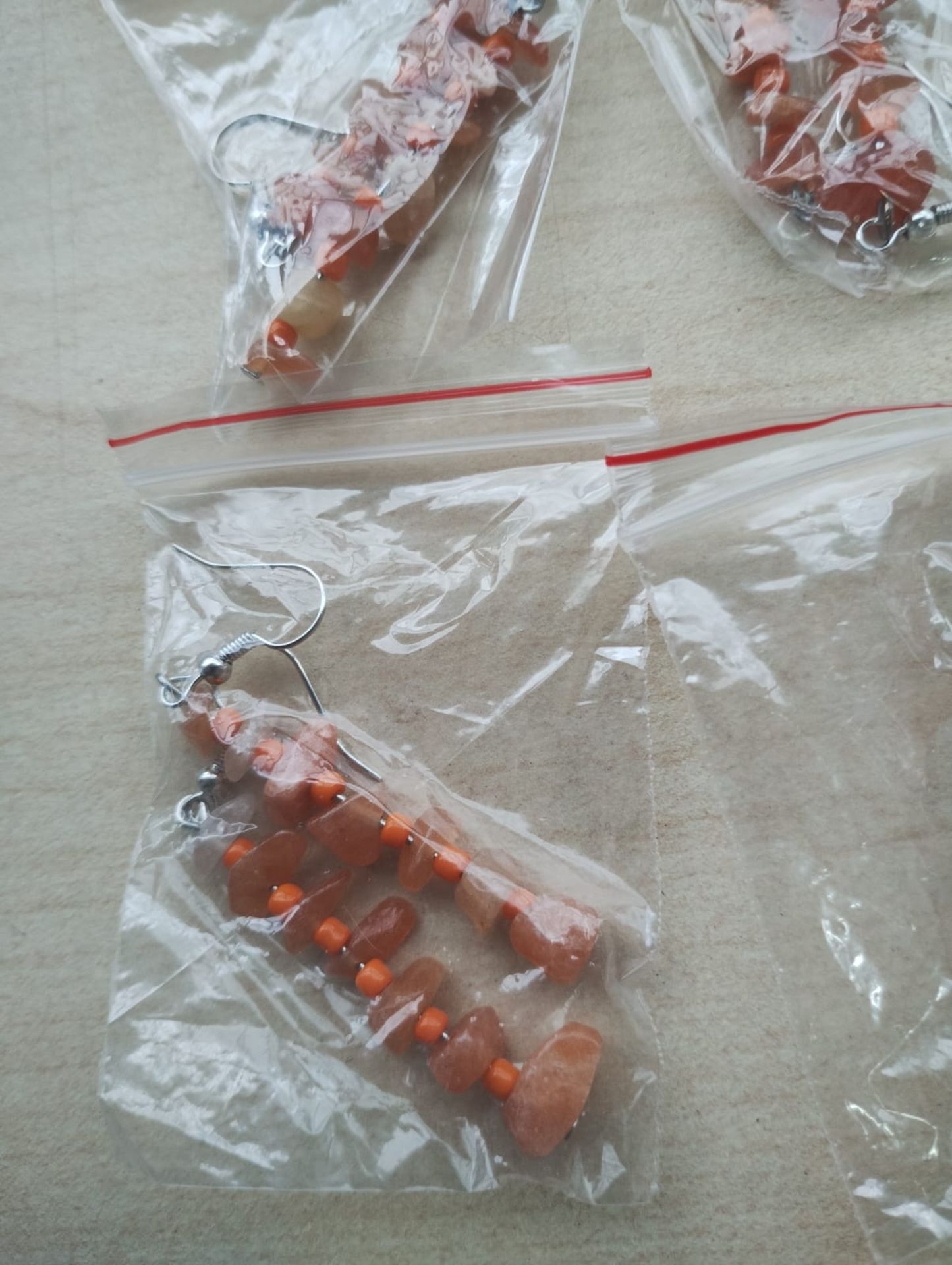 CARNELIAN CRYSTAL CHIP SMALL SS BEADED HANGING EARRING SETS - JOBLOT OF 58- BRAND NEW - Image 2 of 3