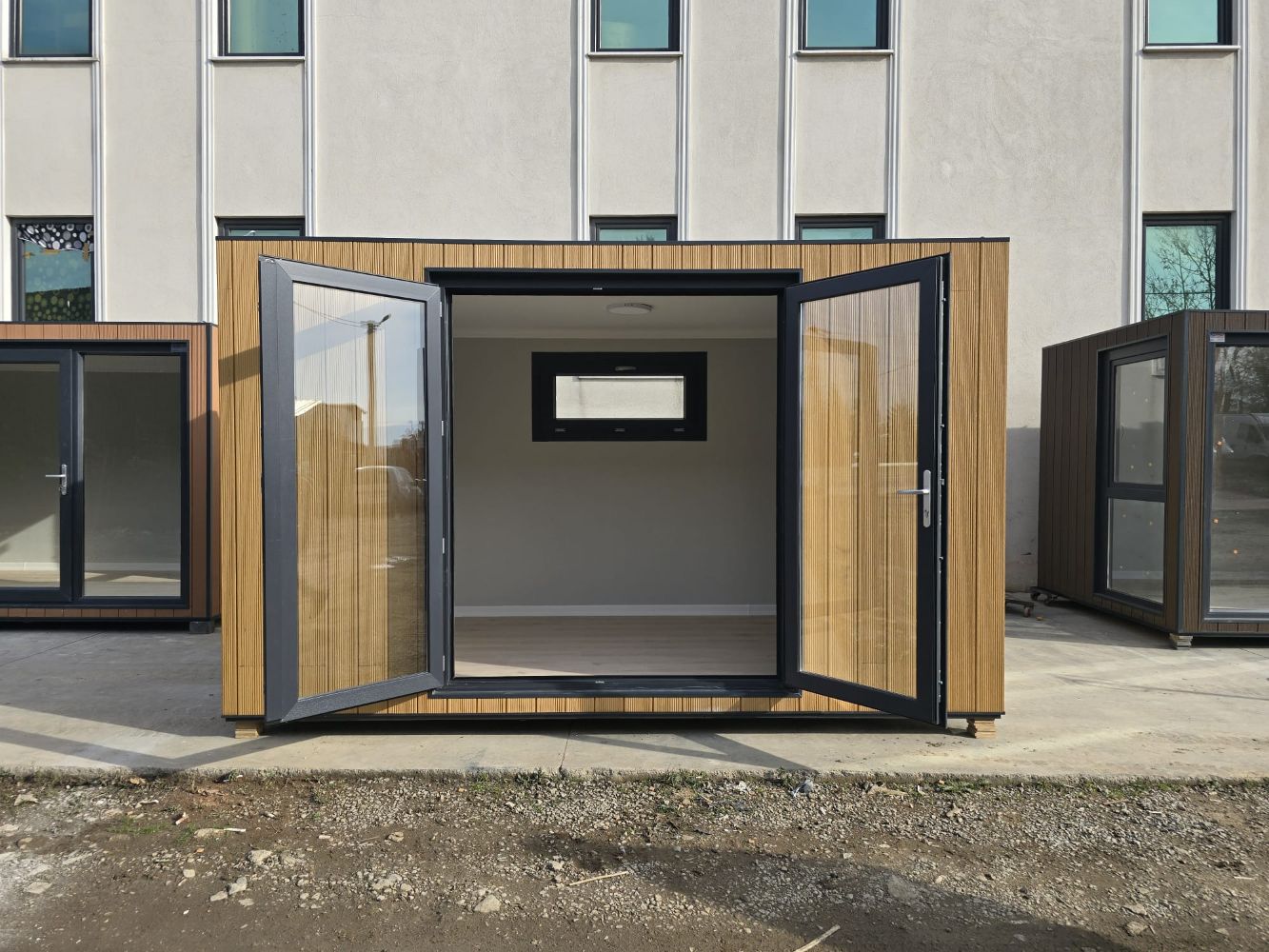 PREFABRICATED NEW GARDEN ROOMS & 2 CONTAINERS WITH OFFICE FURNITURE - ENDING 22nd Jan 11am