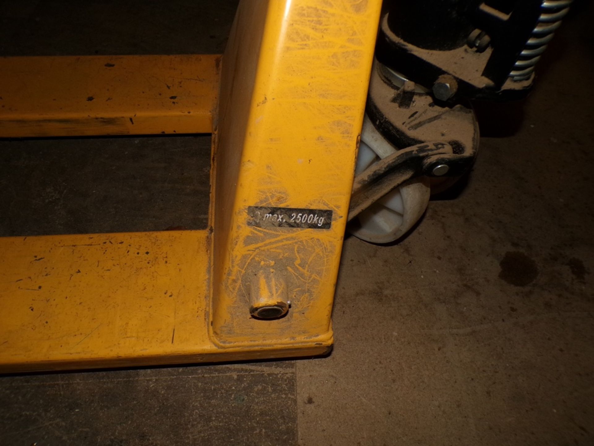 Hydraulic pallet truck, SWL 2,500kg - Image 3 of 4