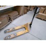 Un-named hydraulic pallet truck