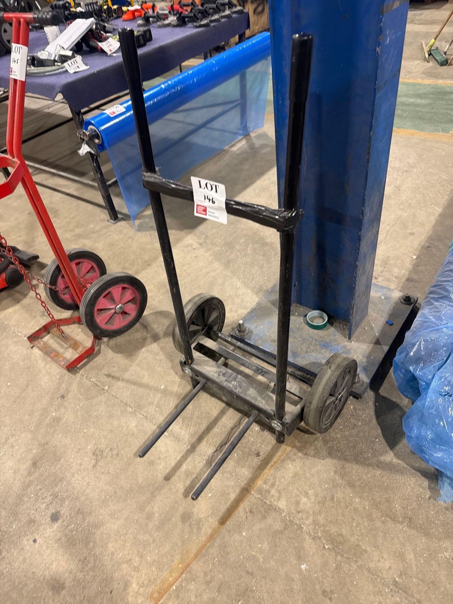 Reel moving trolley