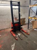 Linde L12AS 1200kg electric pallet stacker (2013)