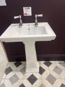 Pedestal sink unit with taps