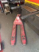 Unranded pallet truck, max capacity 2000kg. Please note: This machine must be collected on Wednesday
