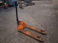 BT Lifter' narrow tine pedestrian pallet truck