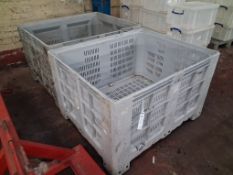 2 Plastic storage pallets/crates