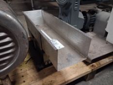 Small vibratory shaker 165 x 550 x 115mm tall