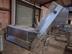 Overall belt dimensions 580mm wide. Exit height approx 2000mm