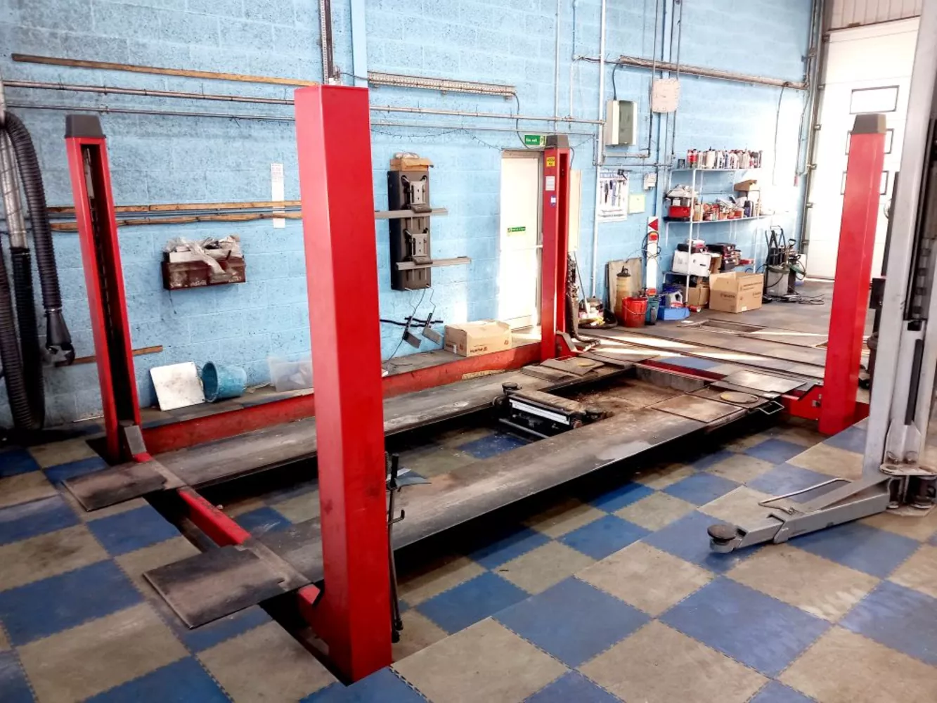 Workshop Equipment from a Ford Dealership - In Administration