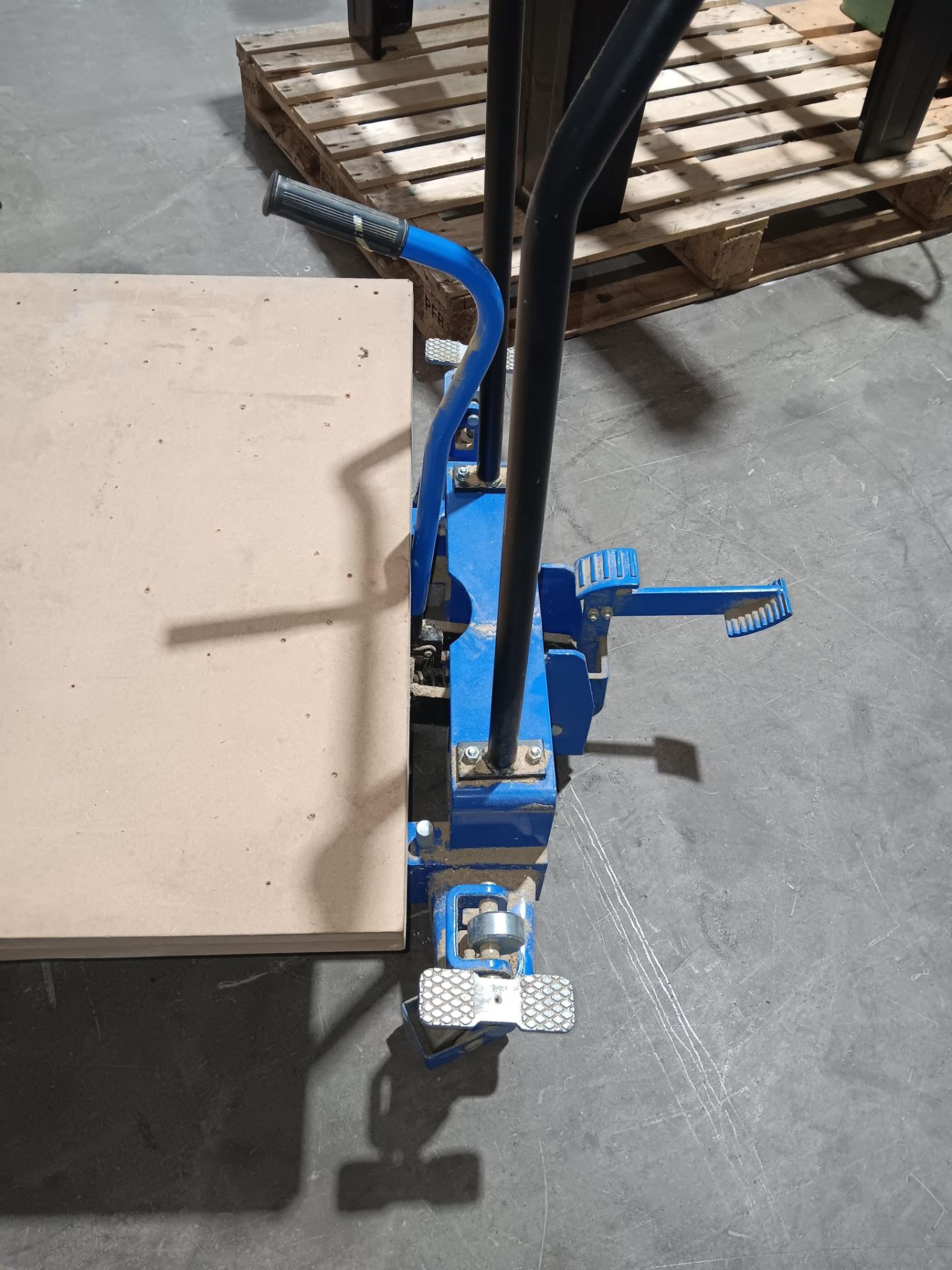 Tuff 1000kg Hydraulic Single Scissor Lift Table, Model TG100, Max Height 1380mm, Year 2020, SN 20098 - Image 3 of 8